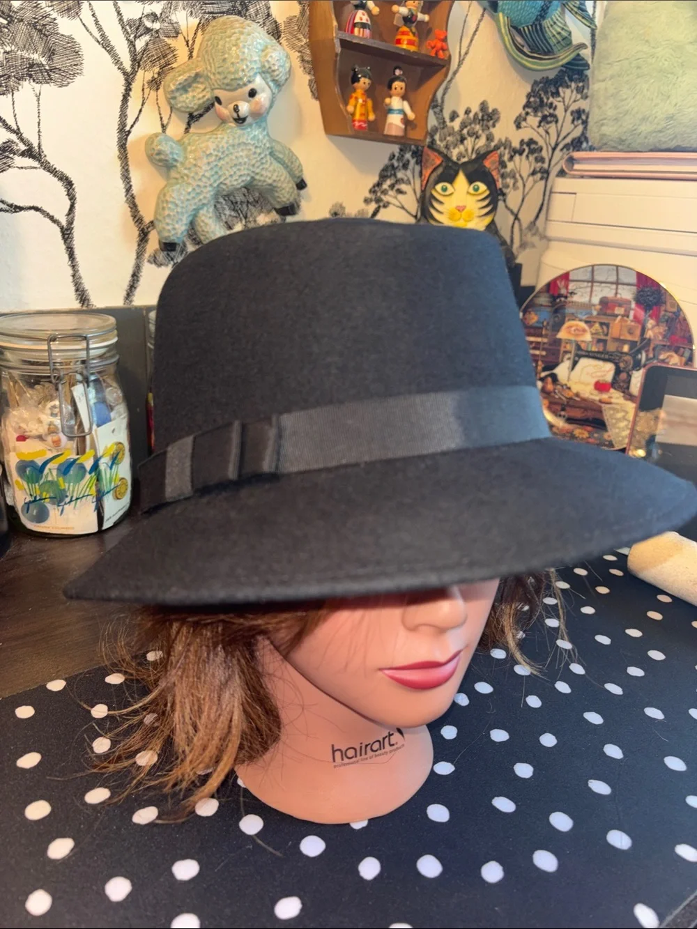 EUC VINTAGE NANCY structured classic black wool felt fedora features a structure